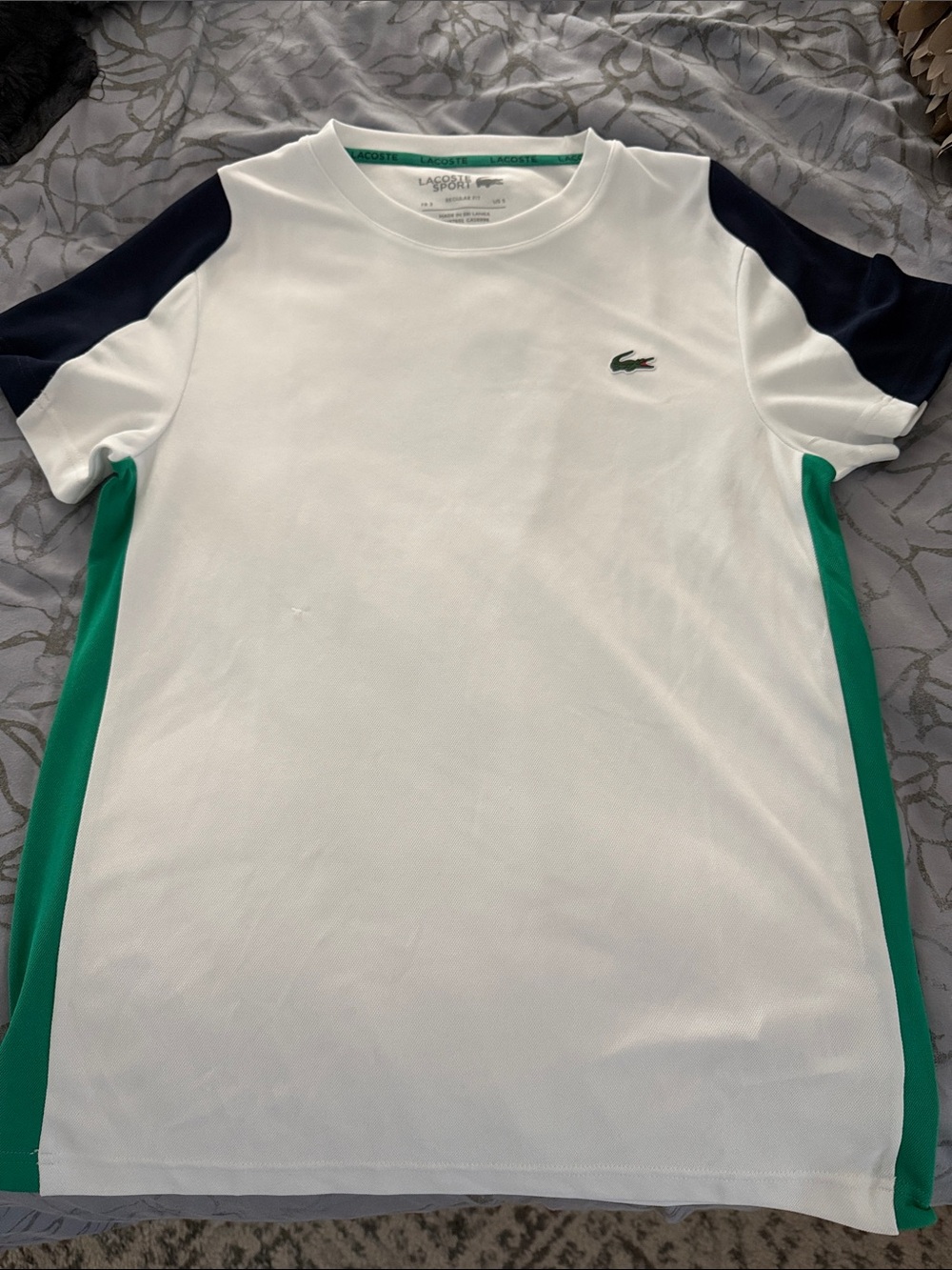Lacoste White Ultra Dry with large alligator on back -boys size small (FR 3)